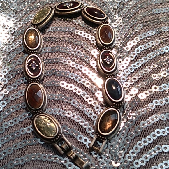 NEW. Necklace earrings and bracelet - Picture 5 of 8